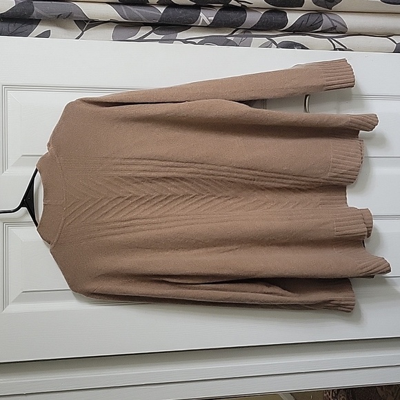 Isaac Mizrahi Live! 100% Thick Cashmere Tan Cable Knit Chevron Cardigan - Picture 7 of 9
